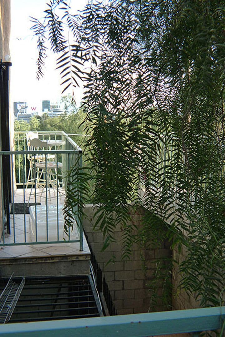 Hollywood Hills Apartment: 2069 N. Argyle Ave.