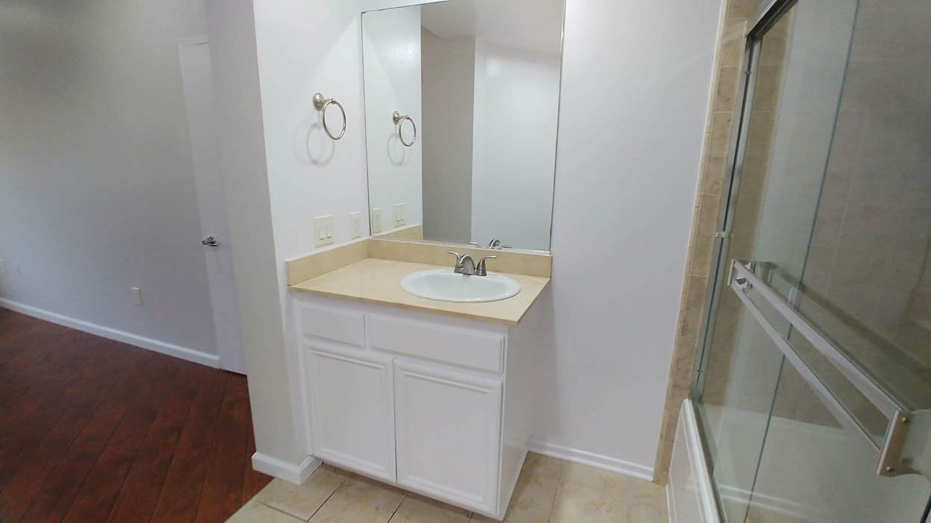 Granada Hills Apartment: 11541 Blucher Ave