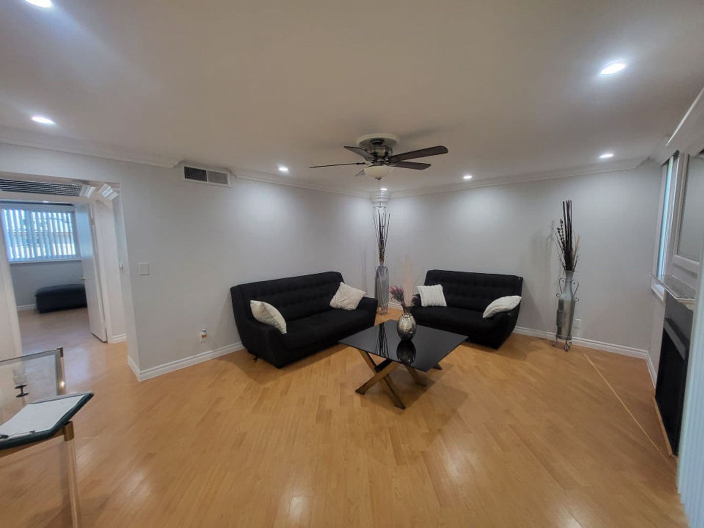 Hollywood Apartment: 940 N. Ardmore Ave.