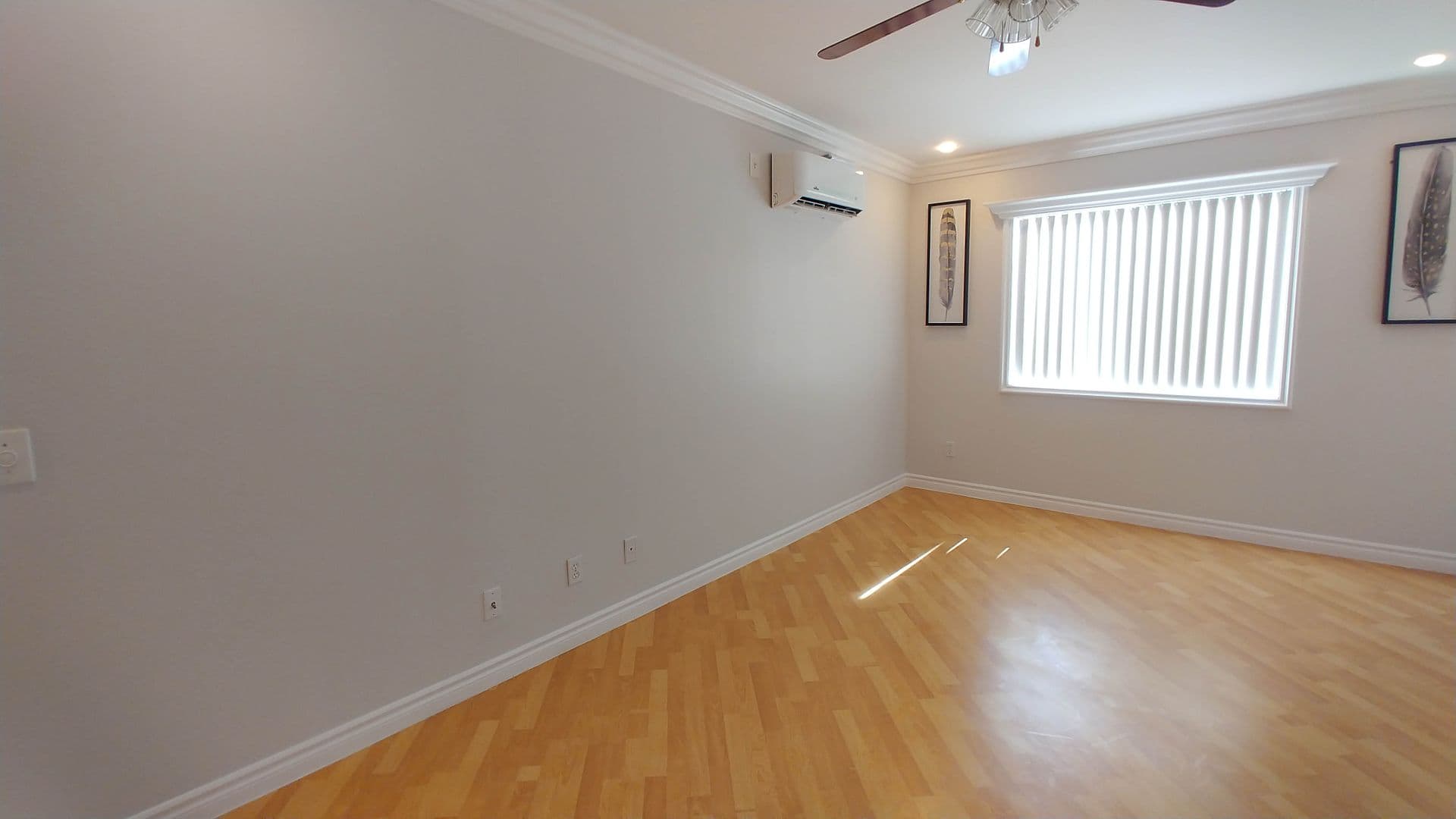 Hollywood Apartment: 6010 Romaine St.