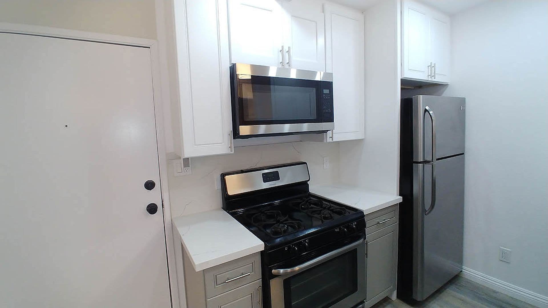 Hollywood Hills Apartment: 2020 N. Beachwood Dr.
