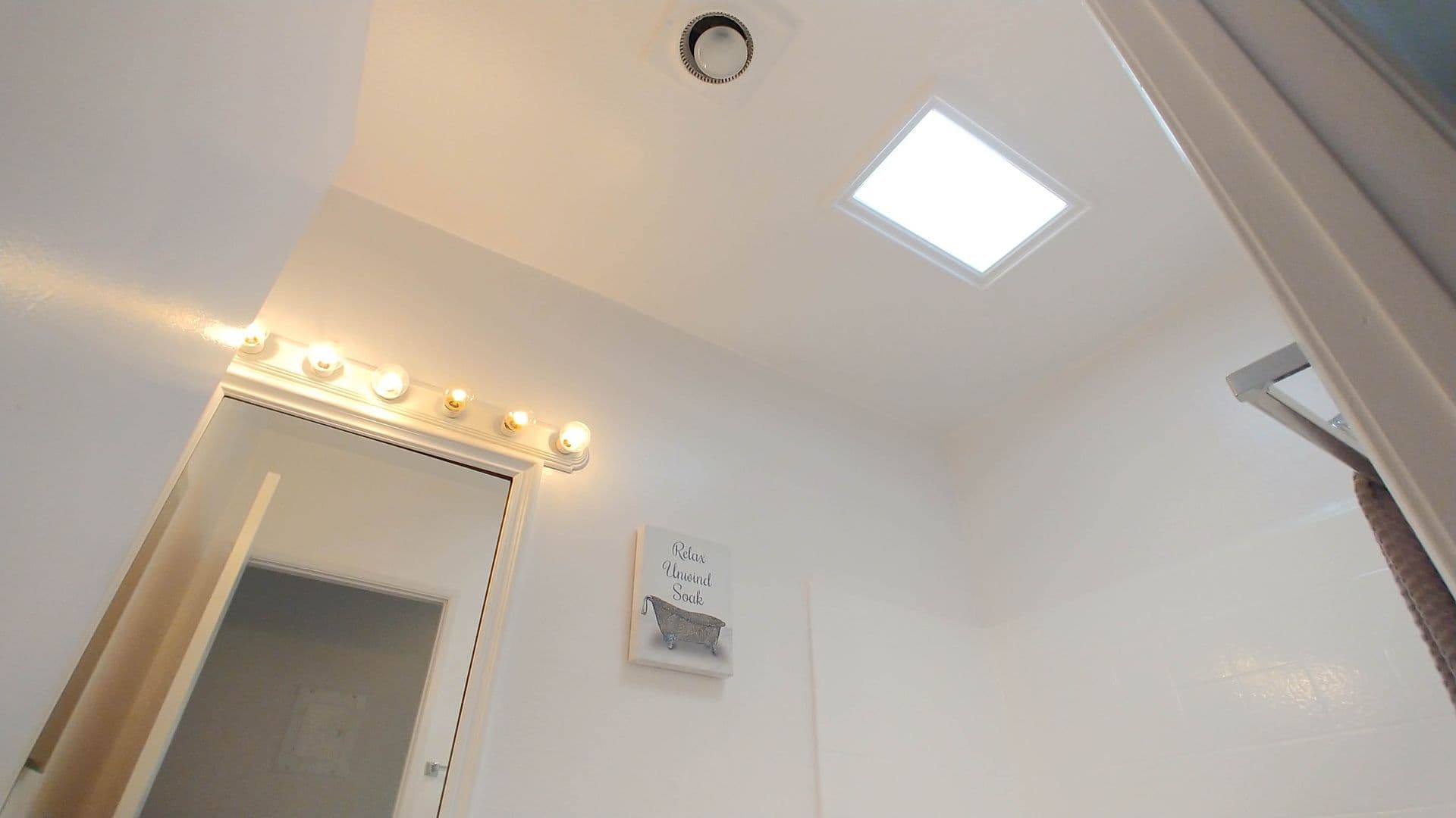 Hollywood Apartment: 6010 Romaine St.