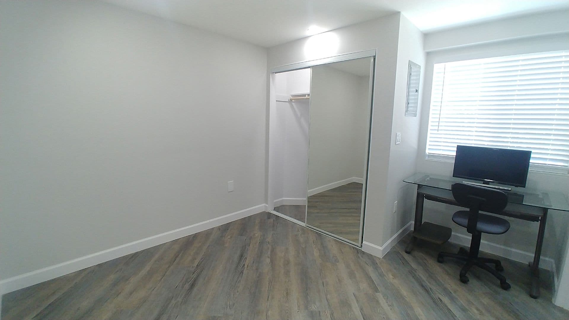 Hollywood Apartment: 940 N. Ardmore Ave.