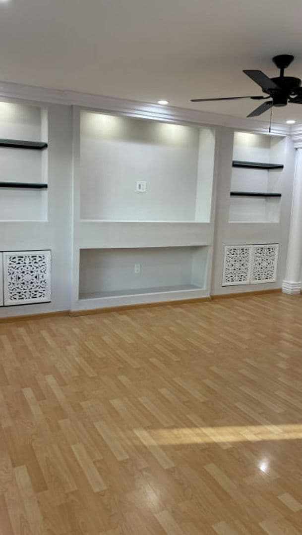 Van Nuys Apartment: 13805 Sherman Way