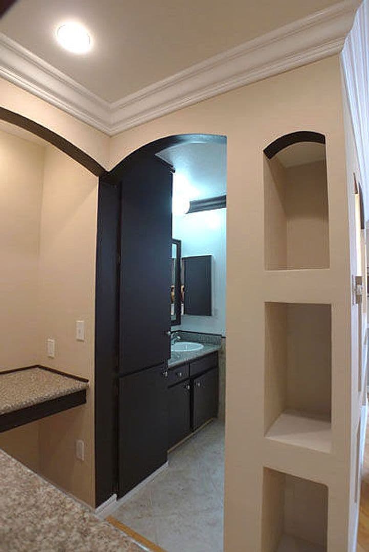 Studio City Apartment: 10937 Fruitland Dr.