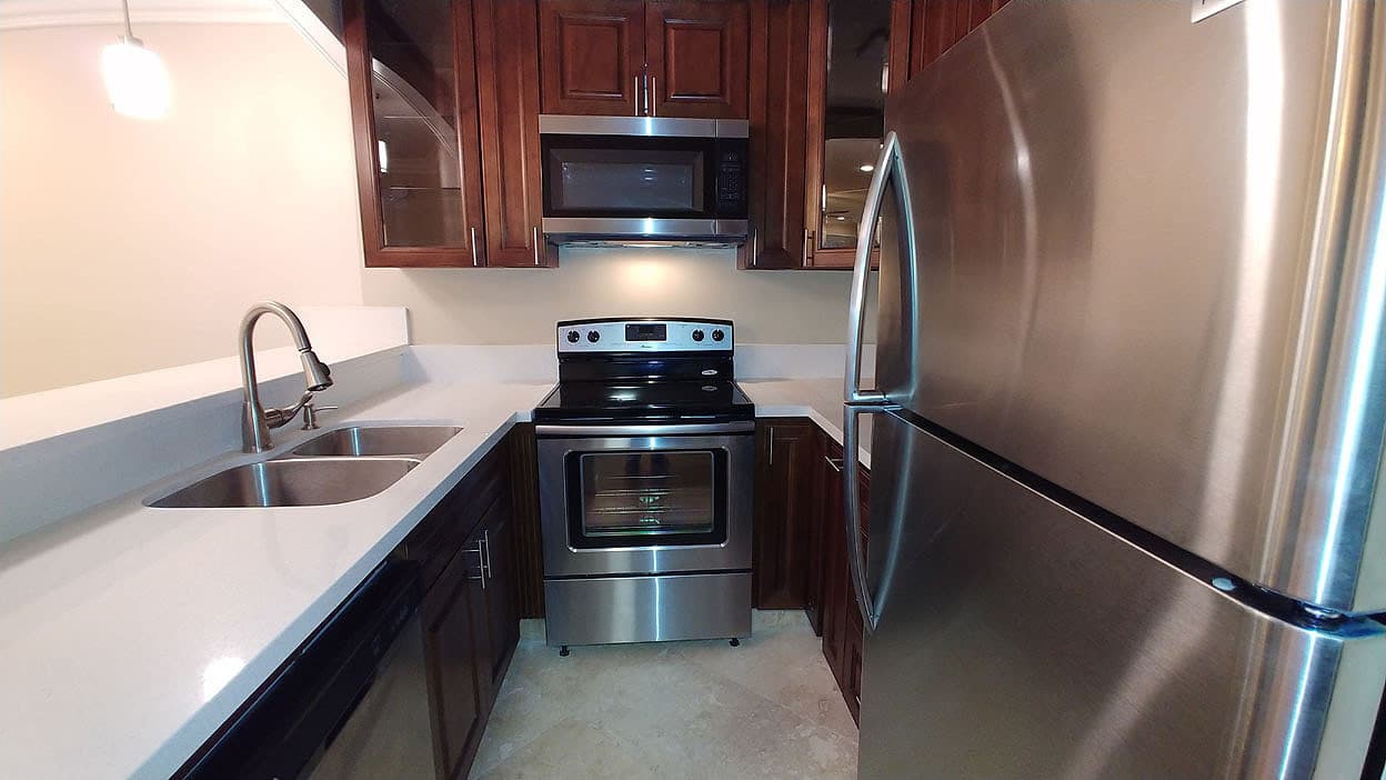 Hollywood Apartment: 1730 N. Gramercy Pl.