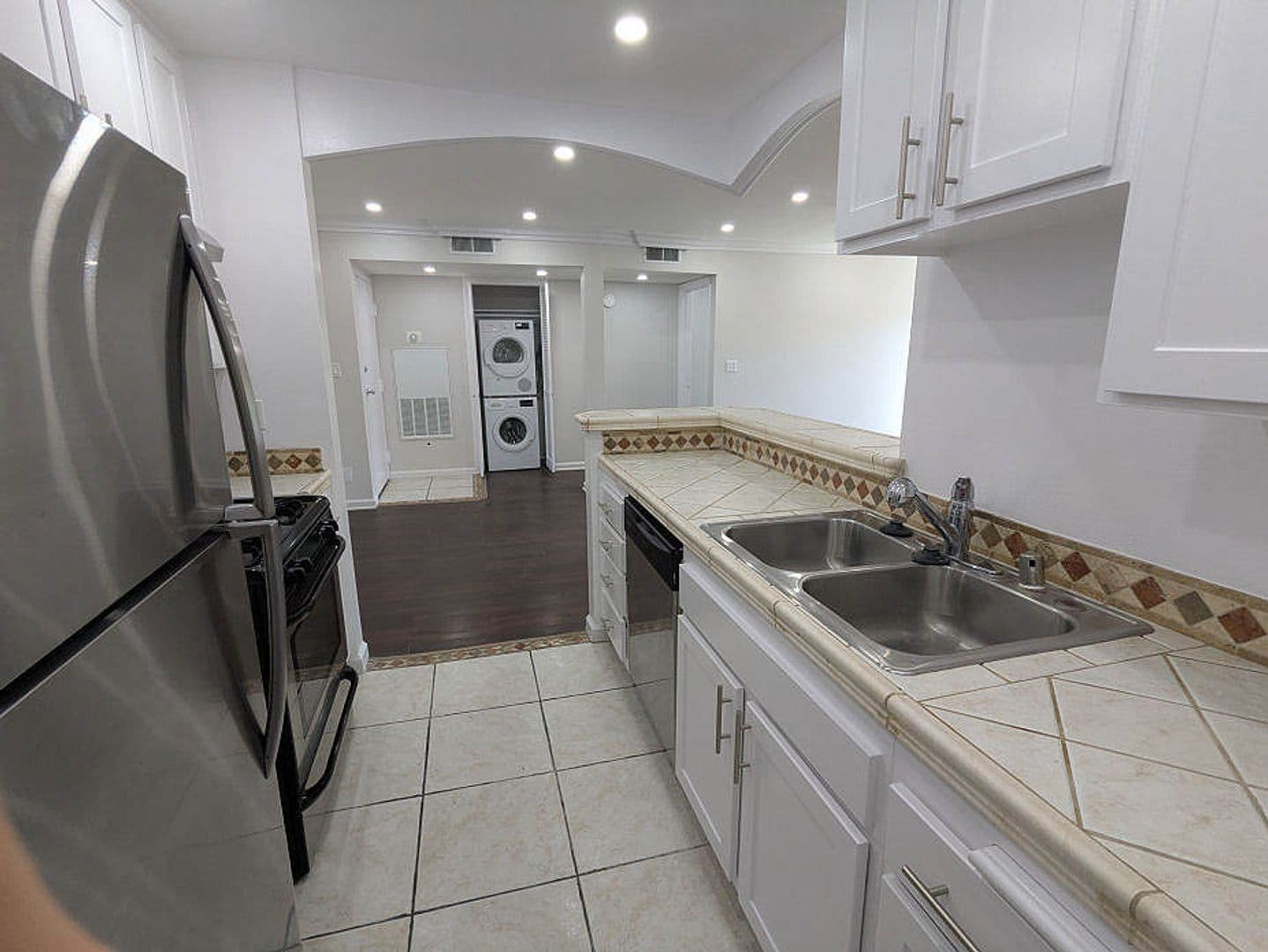 Toluca Lake Apartment: 10741 Camarillo St.