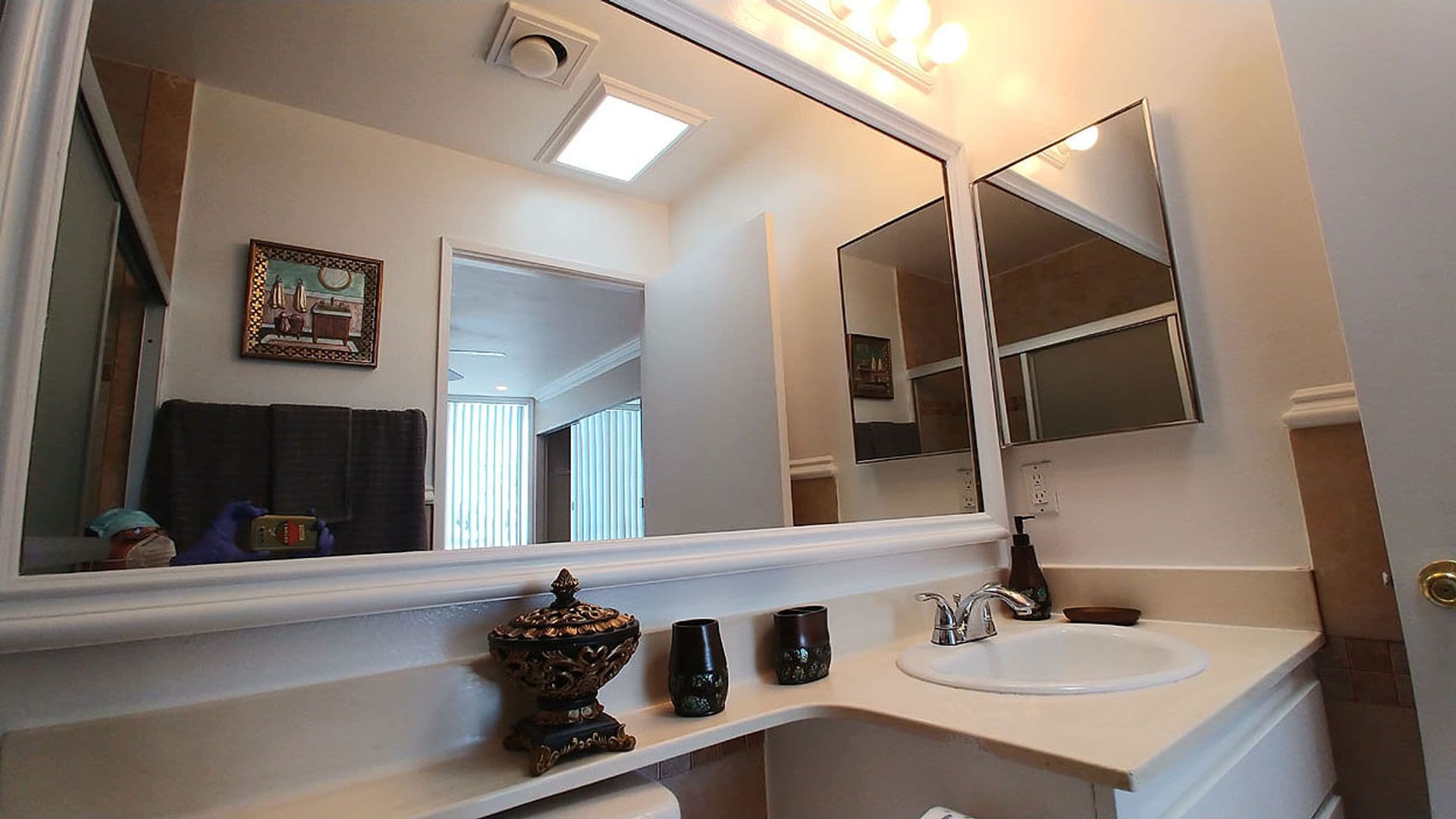 Hollywood Apartment: 940 N. Ardmore Ave.