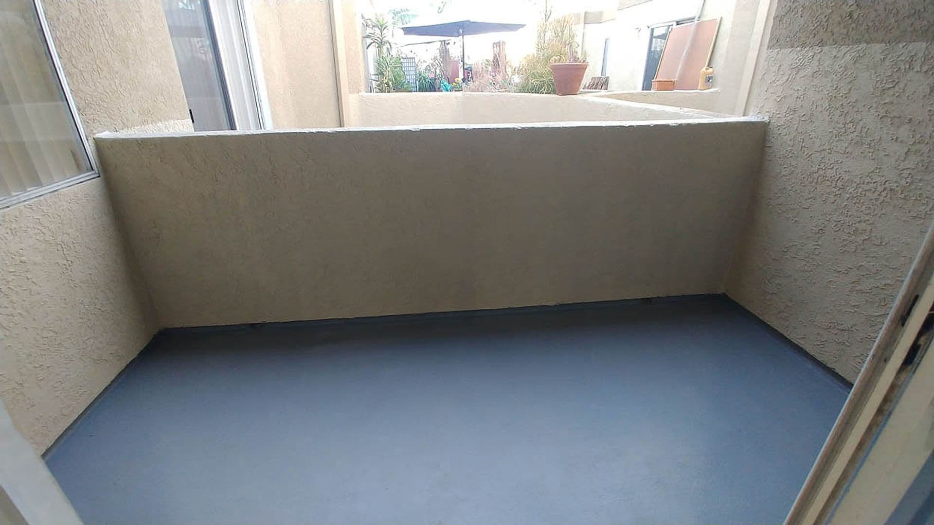 Hollywood Apartment: 6010 Romaine St.