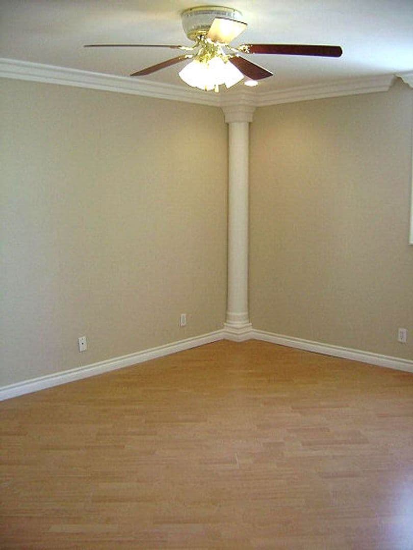 Hollywood Apartment: 940 N. Ardmore Ave.