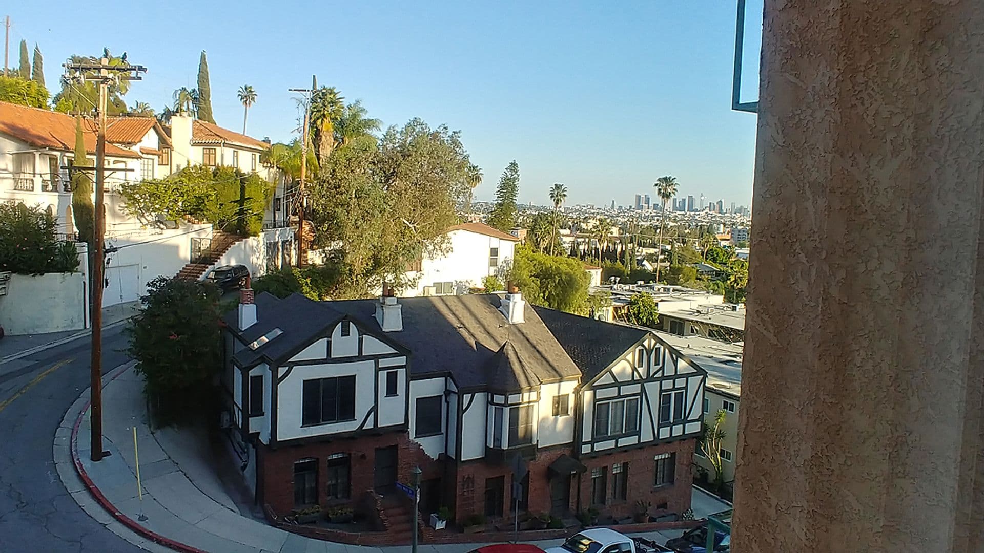 Hollywood Hills Apartment: 2069 N. Argyle Ave.