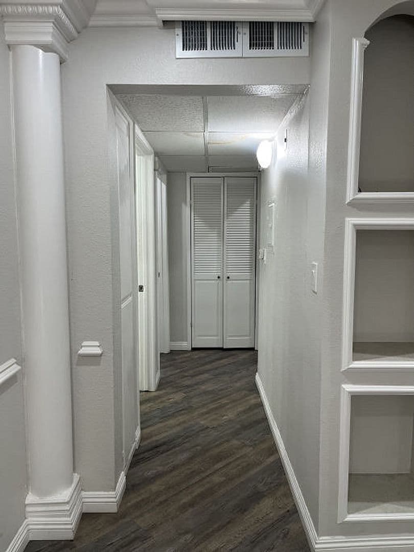 Van Nuys Apartment: 13805 Sherman Way