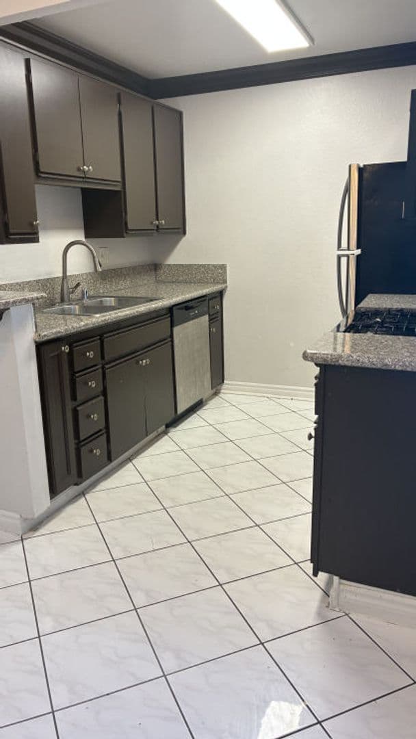 Van Nuys Apartment: 13805 Sherman Way