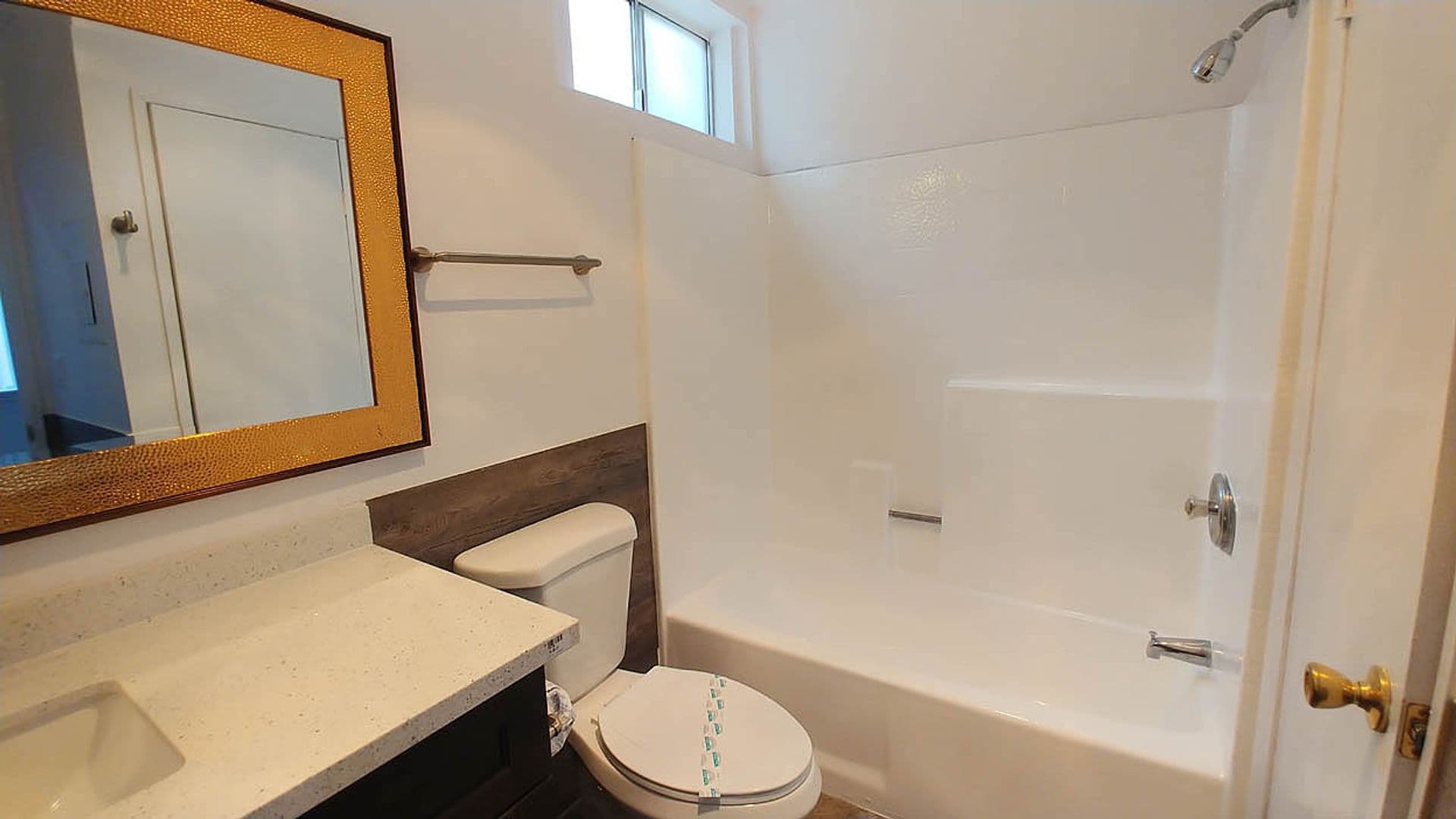 Panorama City Apartment: 14242 Roscoe Blvd.
