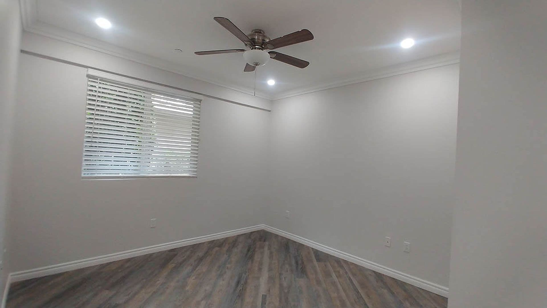 Granada Hills Apartment: 11541 Blucher Ave