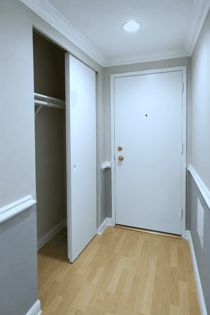 Hollywood Apartment: 1730 N. Gramercy Pl.
