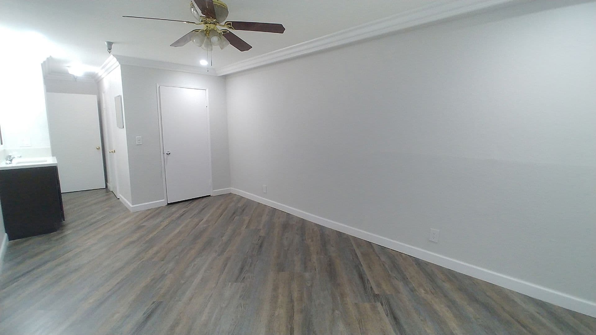 Hollywood Hills Apartment: 2069 N. Argyle Ave.