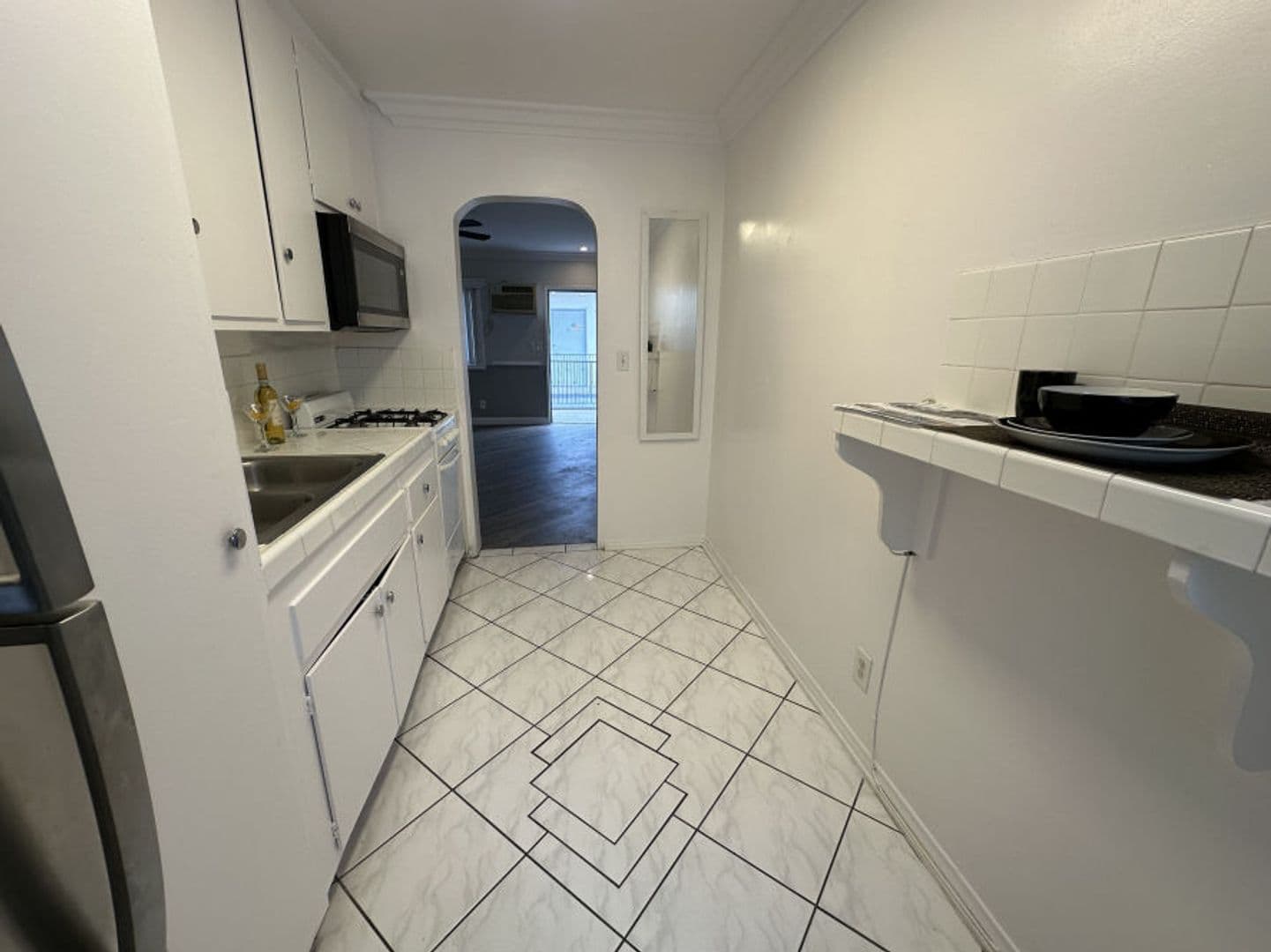 Los Angeles Apartment: 1225 N. Edgemont St.
