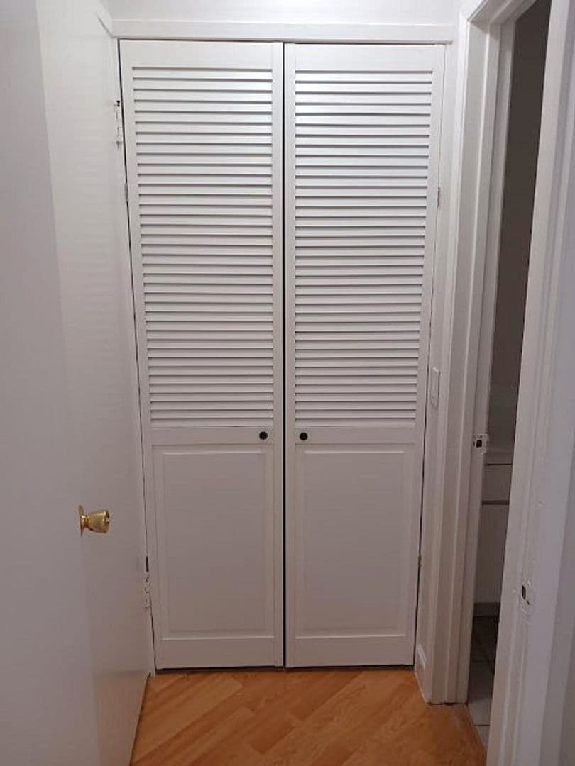 North Hollywood Apartment: 11737 Vanowen St.