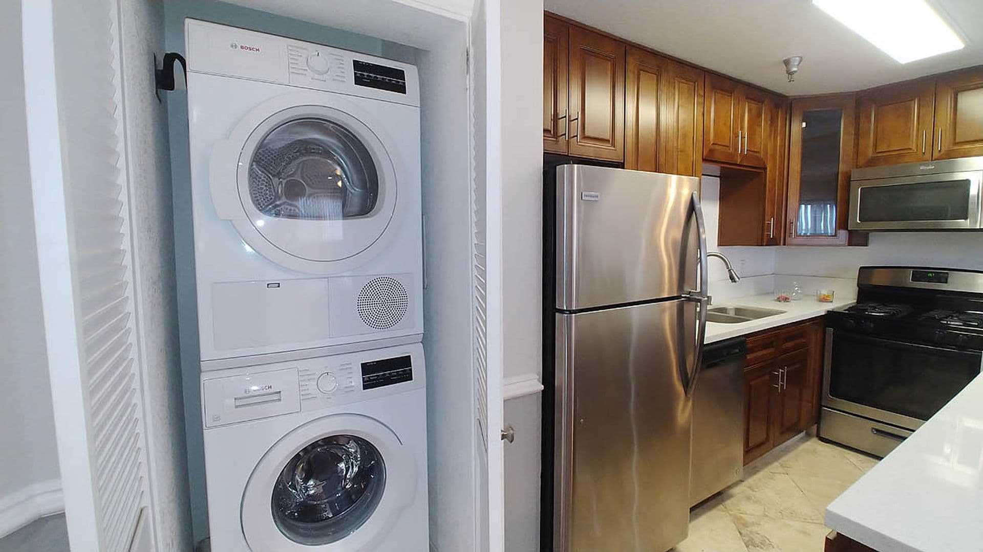Hollywood Hills Apartment: 2069 N. Argyle Ave.