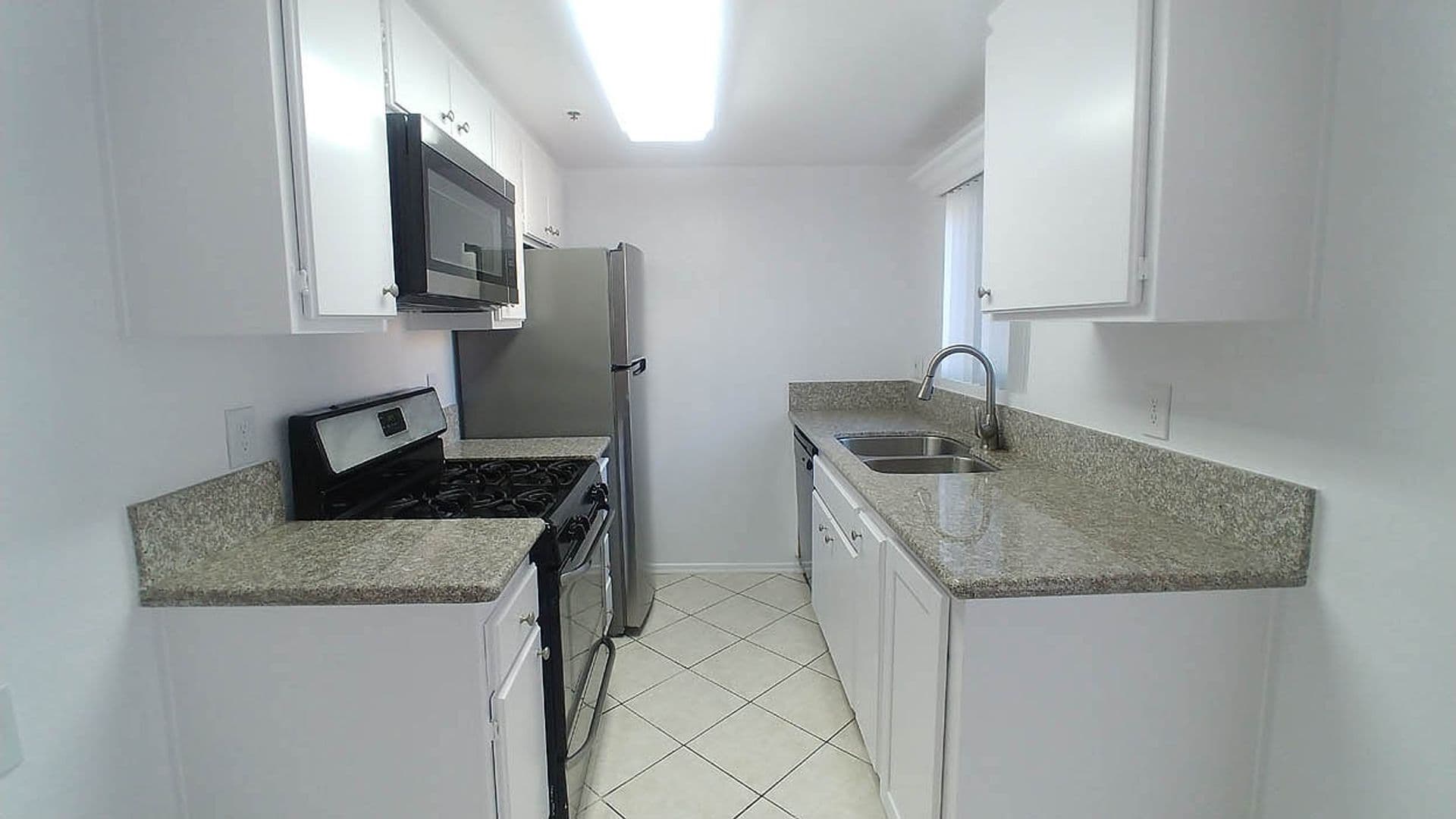 Hollywood Hills Apartment: 2069 N. Argyle Ave.