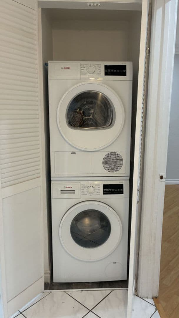 Van Nuys Apartment: 13805 Sherman Way