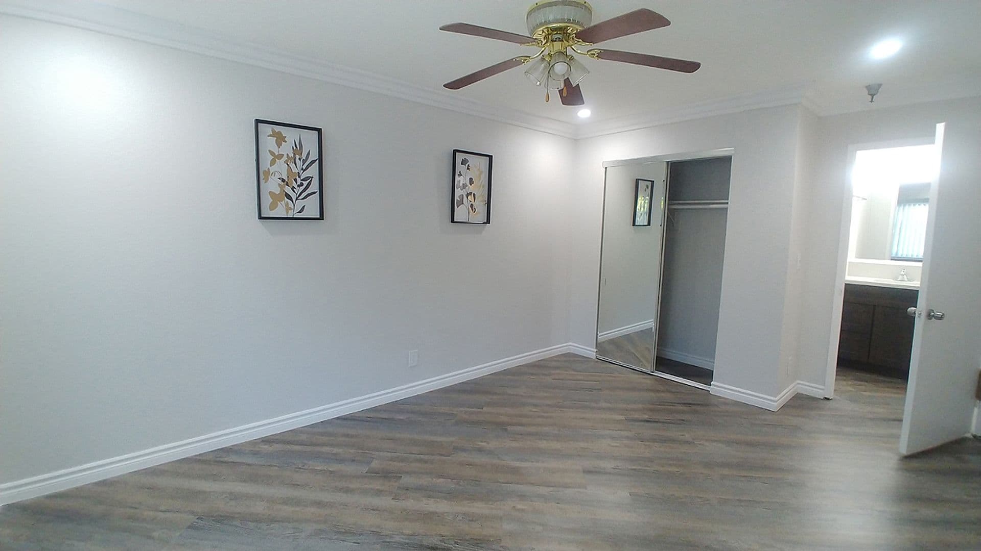 Hollywood Hills Apartment: 2069 N. Argyle Ave.