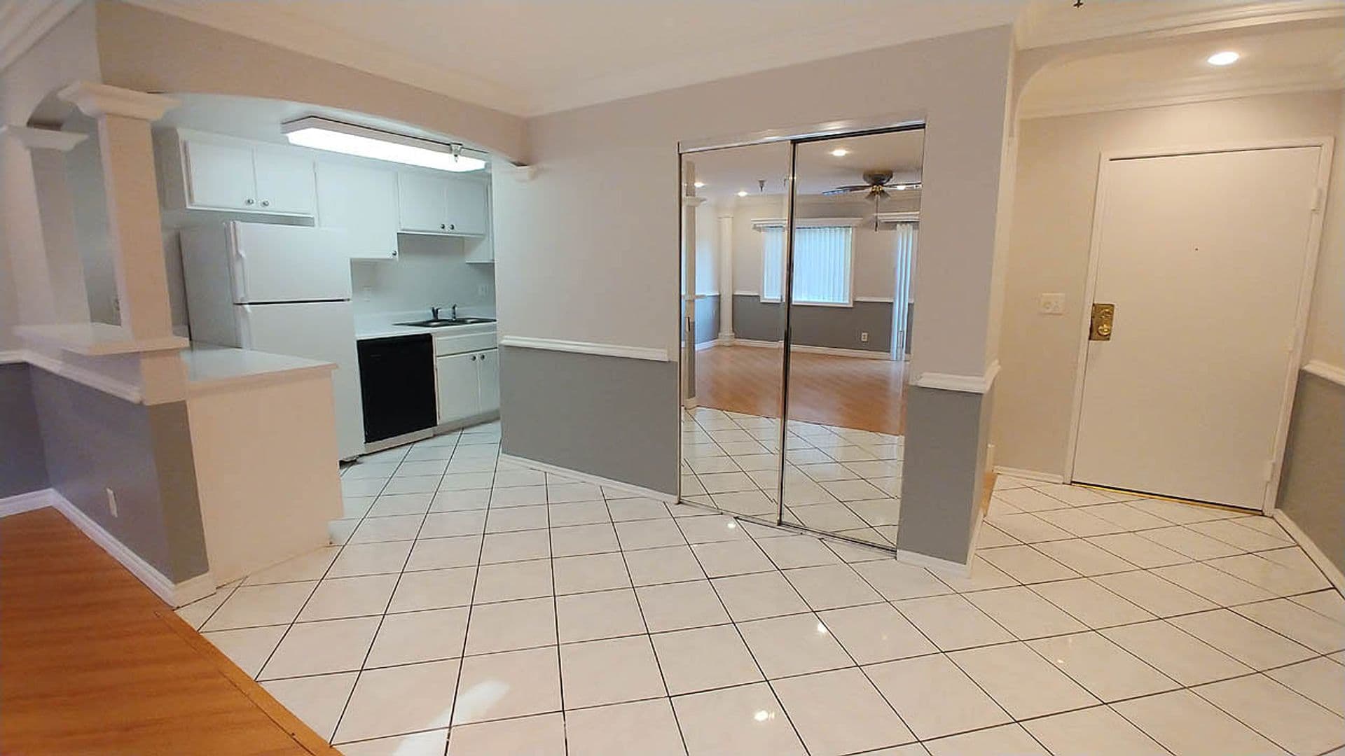 Hollywood Hills Apartment: 2069 N. Argyle Ave.