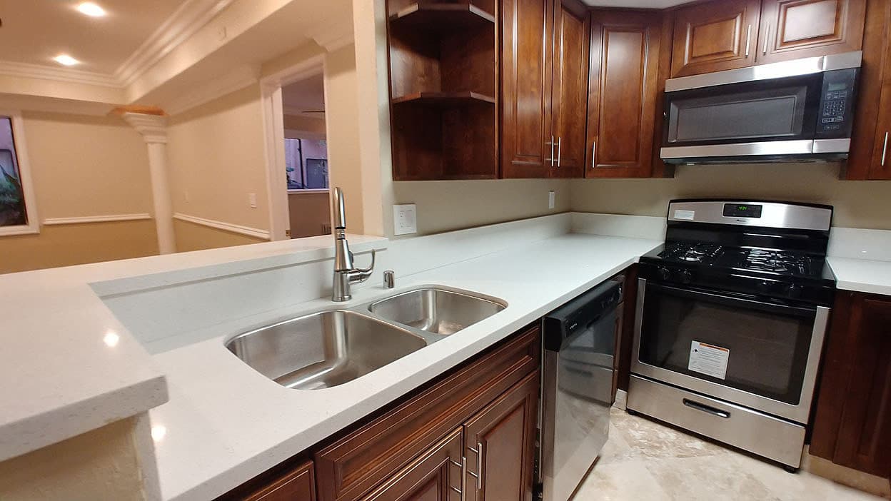 Hollywood Hills Apartment: 2069 N. Argyle Ave.