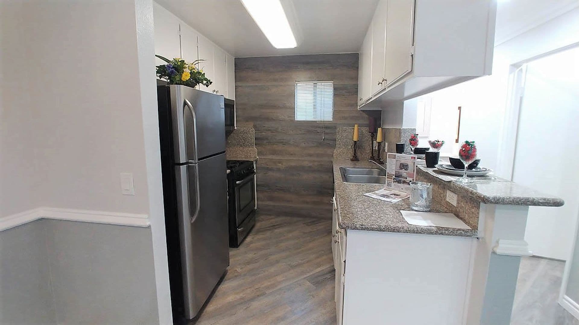 Hollywood Apartment: 6010 Romaine St.