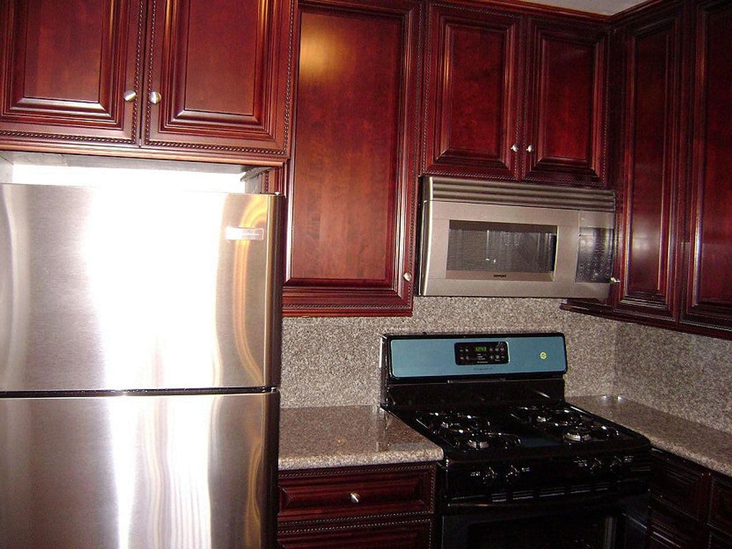 Hollywood Apartment: 940 N. Ardmore Ave.
