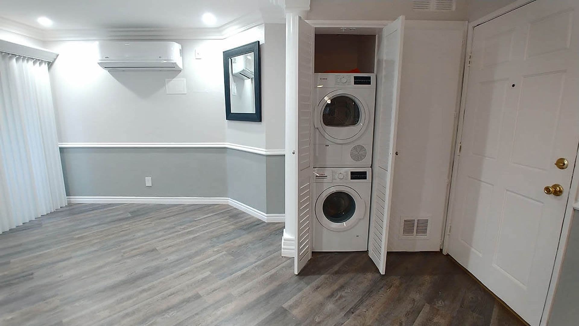 Hollywood Apartment: 6010 Romaine St.