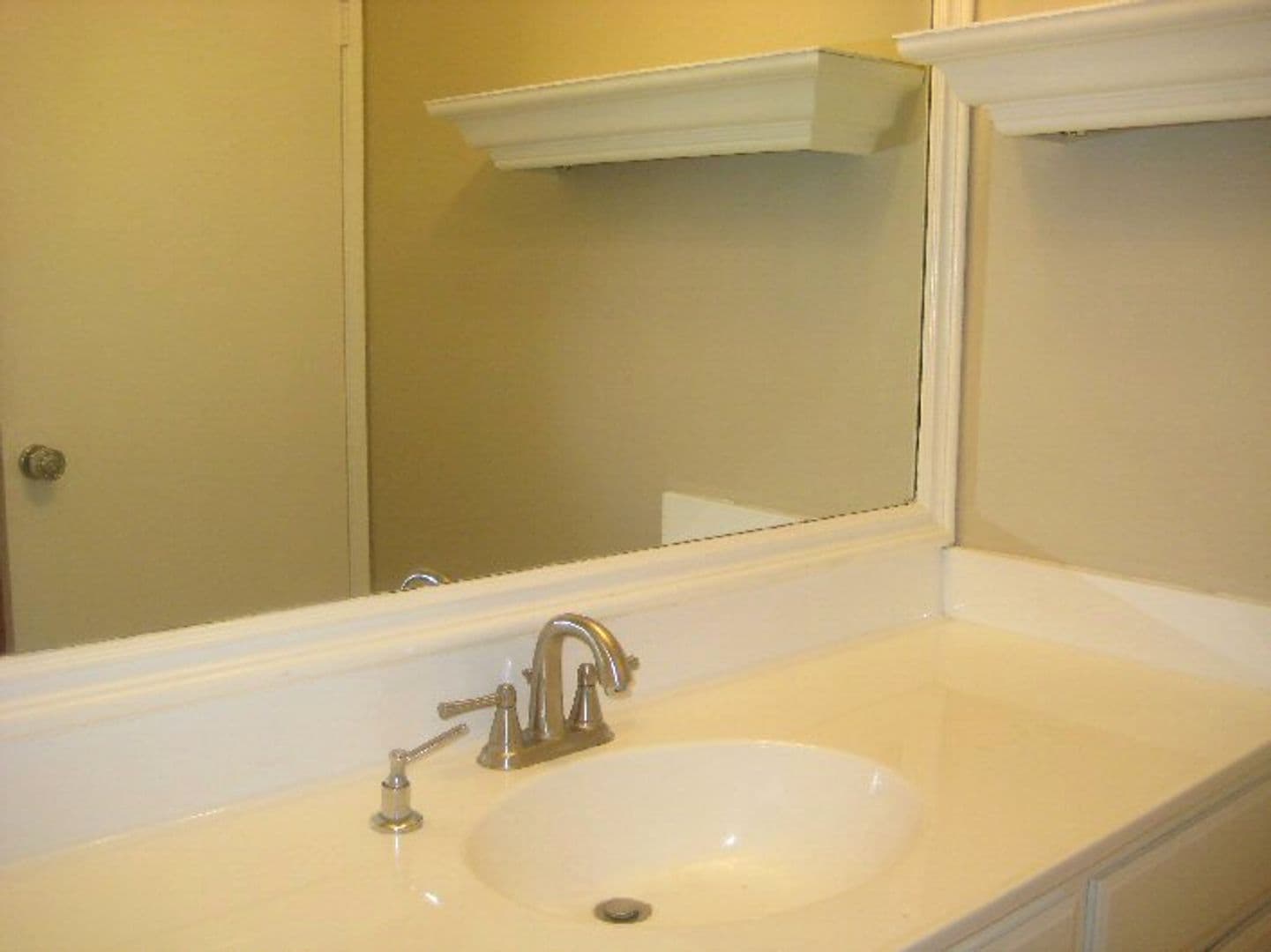 North Hills Apartment: 8950 Memory Park Ave.