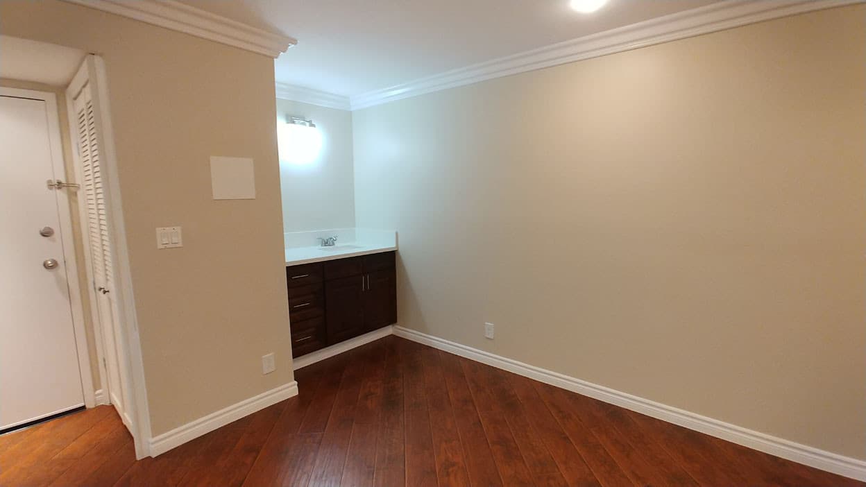 Toluca Lake Apartment: 10741 Camarillo St.