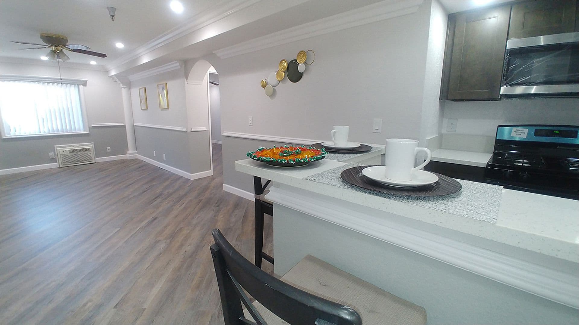 Hollywood Hills Apartment: 2069 N. Argyle Ave.