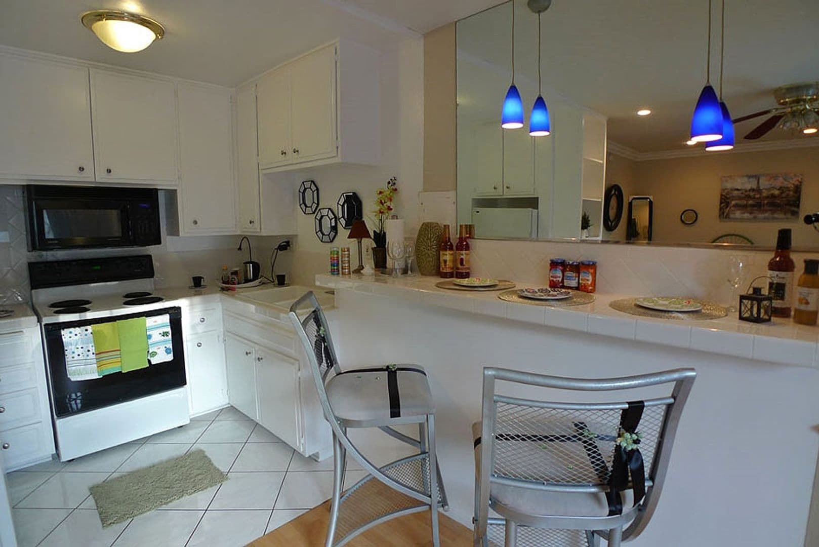 Hollywood Hills Apartment: 2212 N. Cahuenga Blvd.