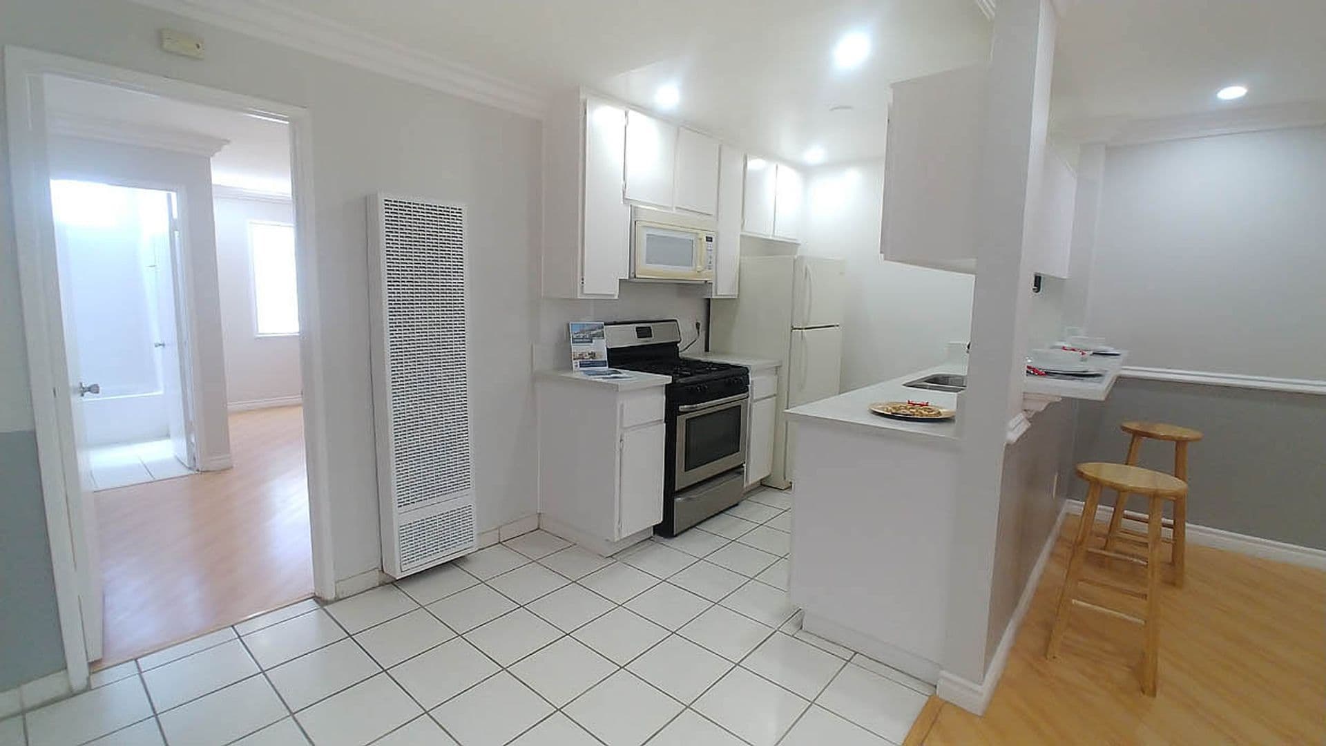 North Hollywood Apartment: 11737 Vanowen St.