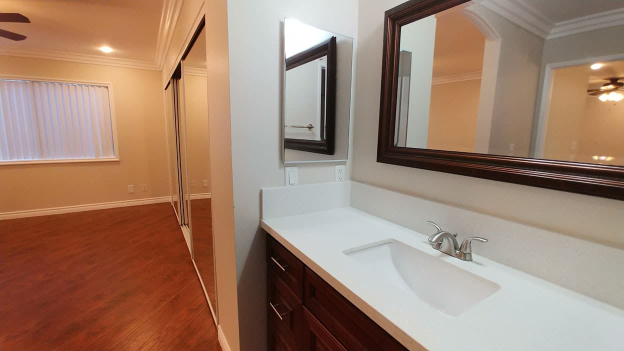 Toluca Lake Apartment: 10741 Camarillo St.