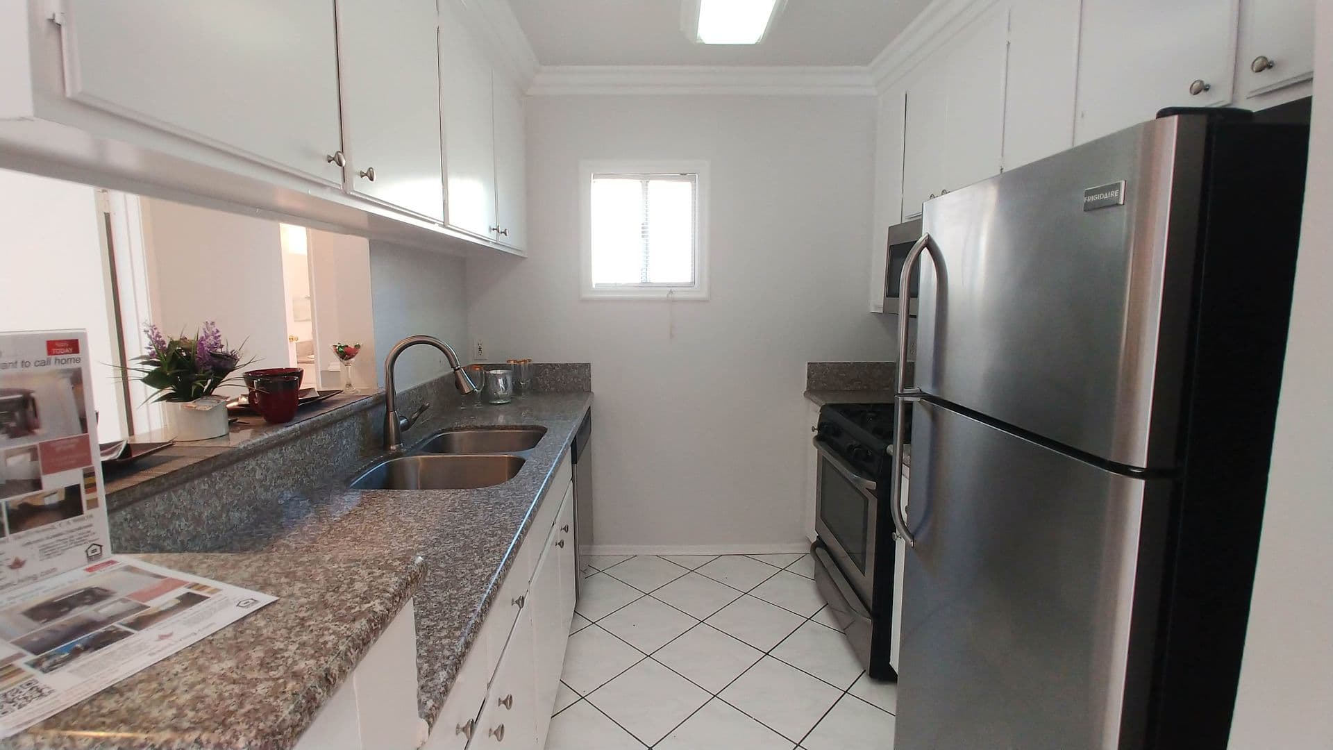 Hollywood Apartment: 6010 Romaine St.