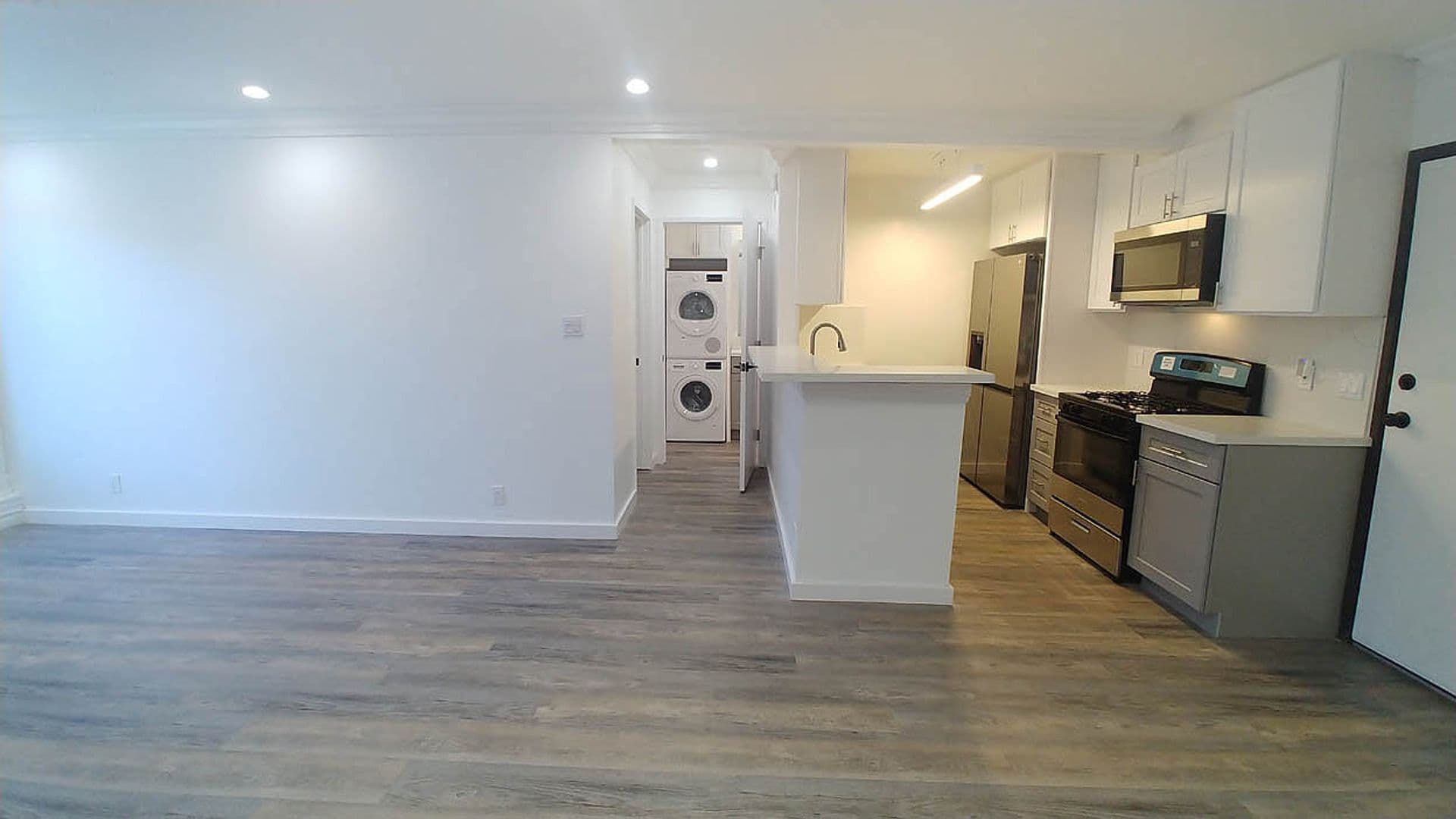 Hollywood Hills Apartment: 2020 N. Beachwood Dr.