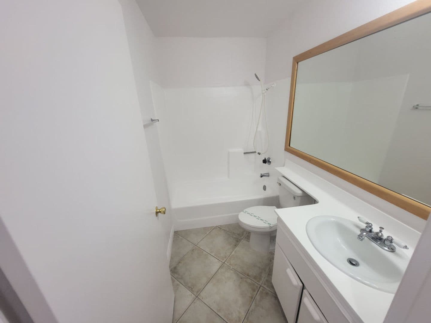 Hollywood Apartment: 940 N. Ardmore Ave.