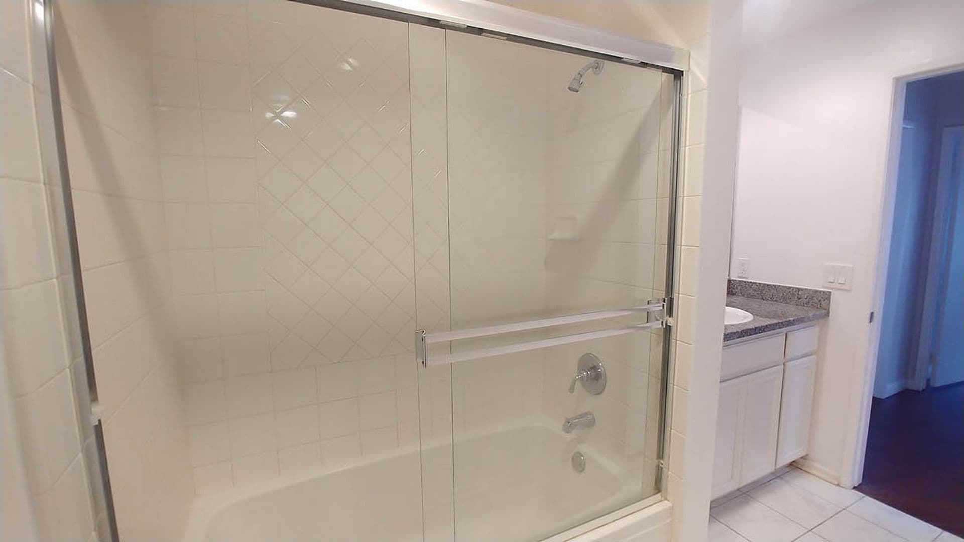 Granada Hills Apartment: 11541 Blucher Ave