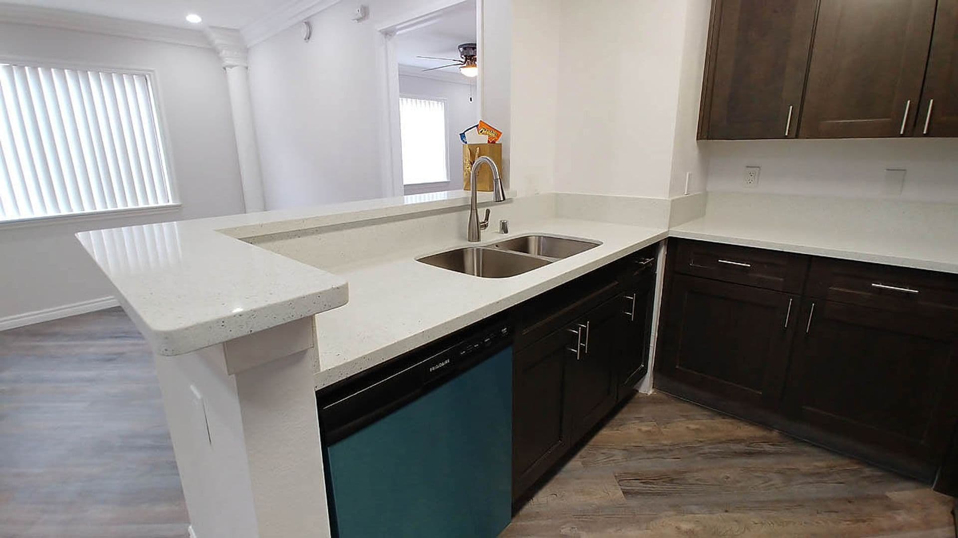 Panorama City Apartment: 14242 Roscoe Blvd.