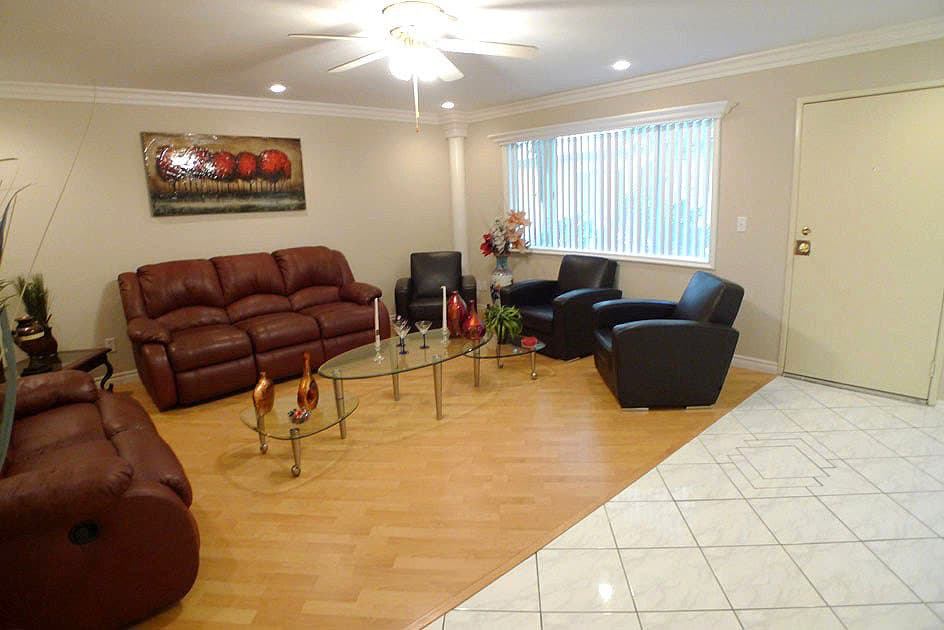 Van Nuys Apartment: 13805 Sherman Way
