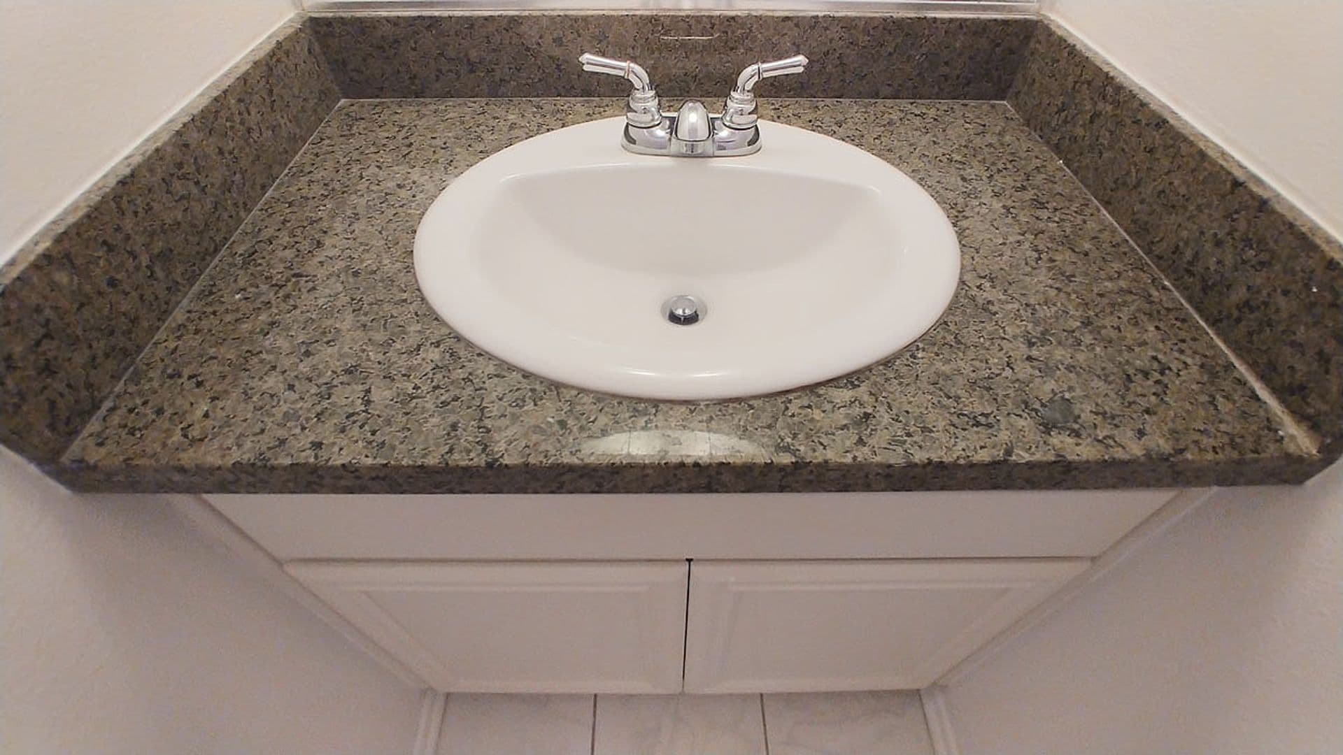 Granada Hills Apartment: 11541 Blucher Ave