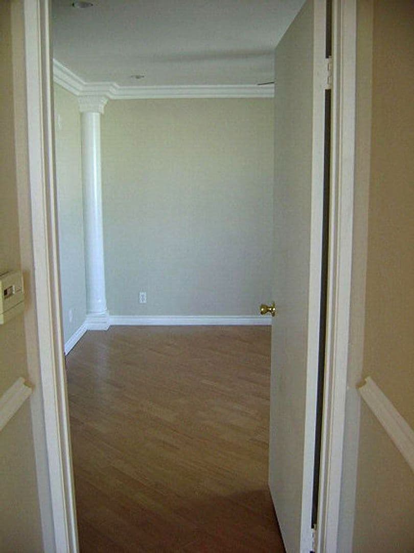 Hollywood Apartment: 940 N. Ardmore Ave.