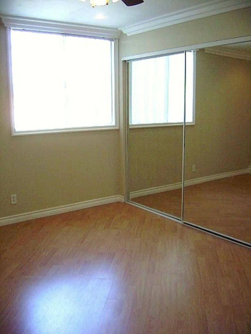 Hollywood Apartment: 940 N. Ardmore Ave.