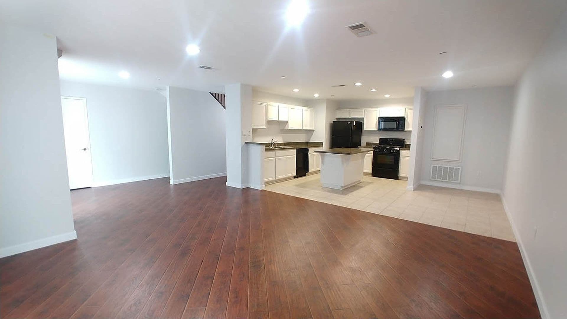 Granada Hills Apartment: 11541 Blucher Ave