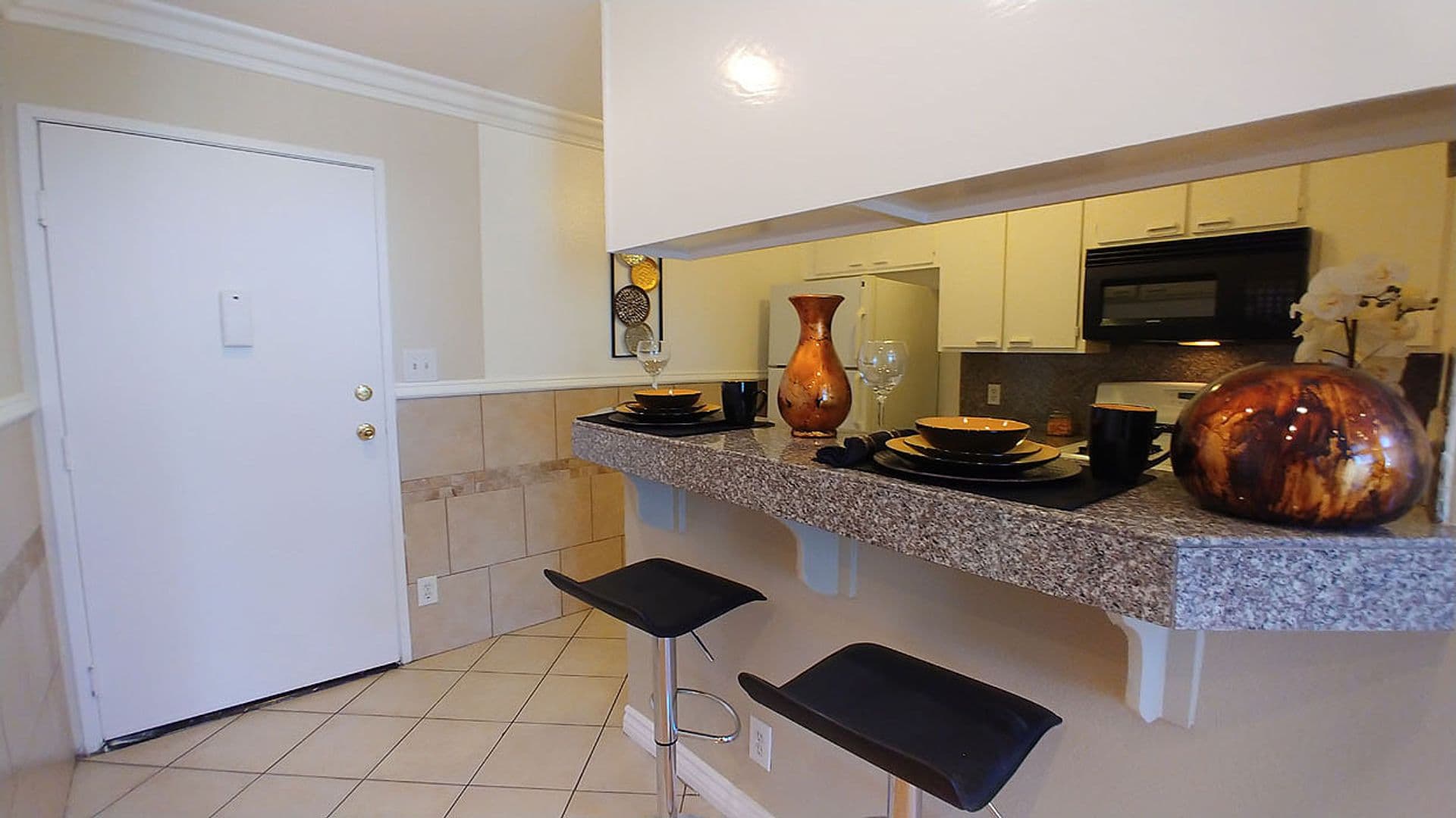 Hollywood Apartment: 940 N. Ardmore Ave.