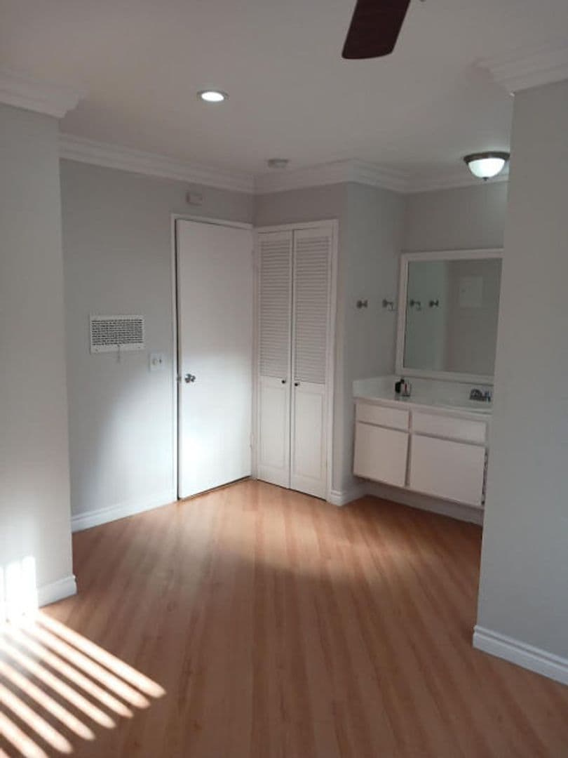 North Hollywood Apartment: 11737 Vanowen St.